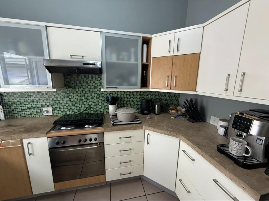 To Let 2 Bedroom Property for Rent in Green Point Western Cape